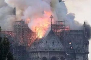 圣母院在巴黎被烧毁，850年的历史遗迹被烧毁：你永远不知道明天和事故个先来？-保点通